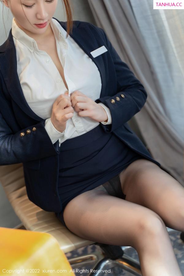Coral 顾乔楠 [XiuRen]高清写真图 2022.11.28 No.5918 顾乔楠Cora 制服黑丝第39张图片